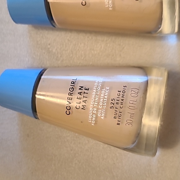 COVERGIRL MAKEUP BUNDLE OF 8 ITEMS - Picture 2 of 16